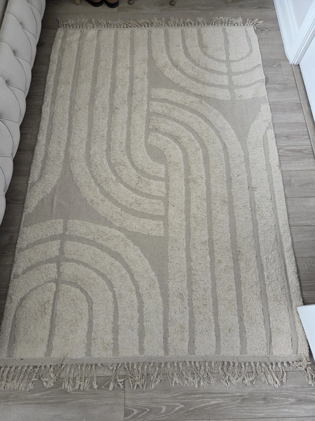 Cream Arch Pattern Rug with Tassels