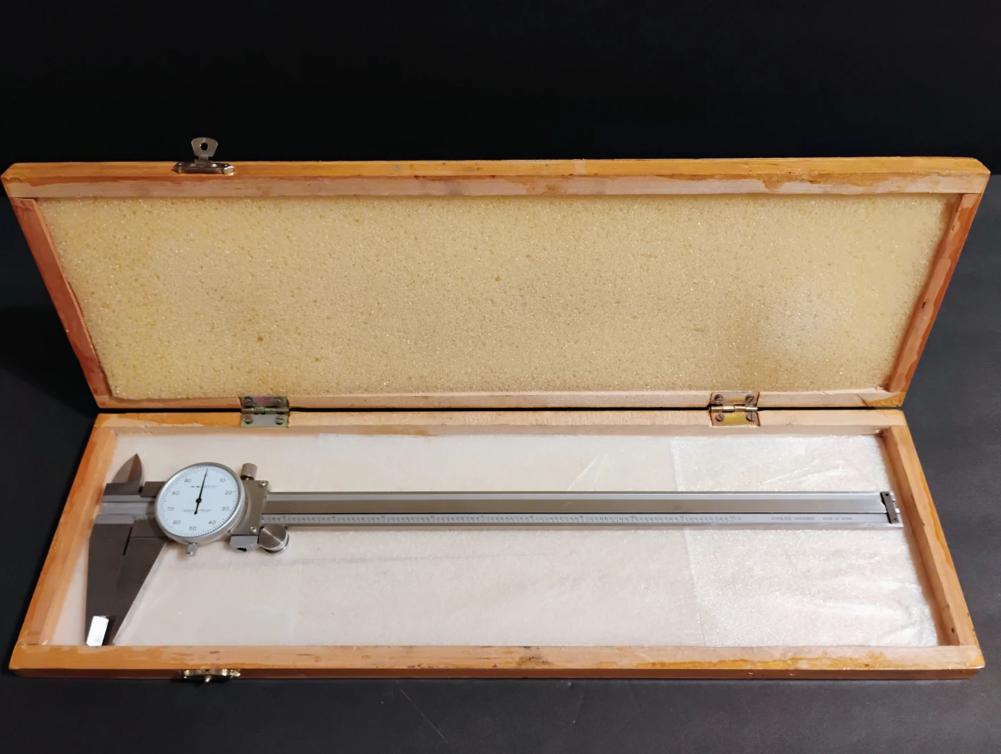 12" x .001" SHOCKPROOF DIAL CALIPER WITH WOODEN CASE