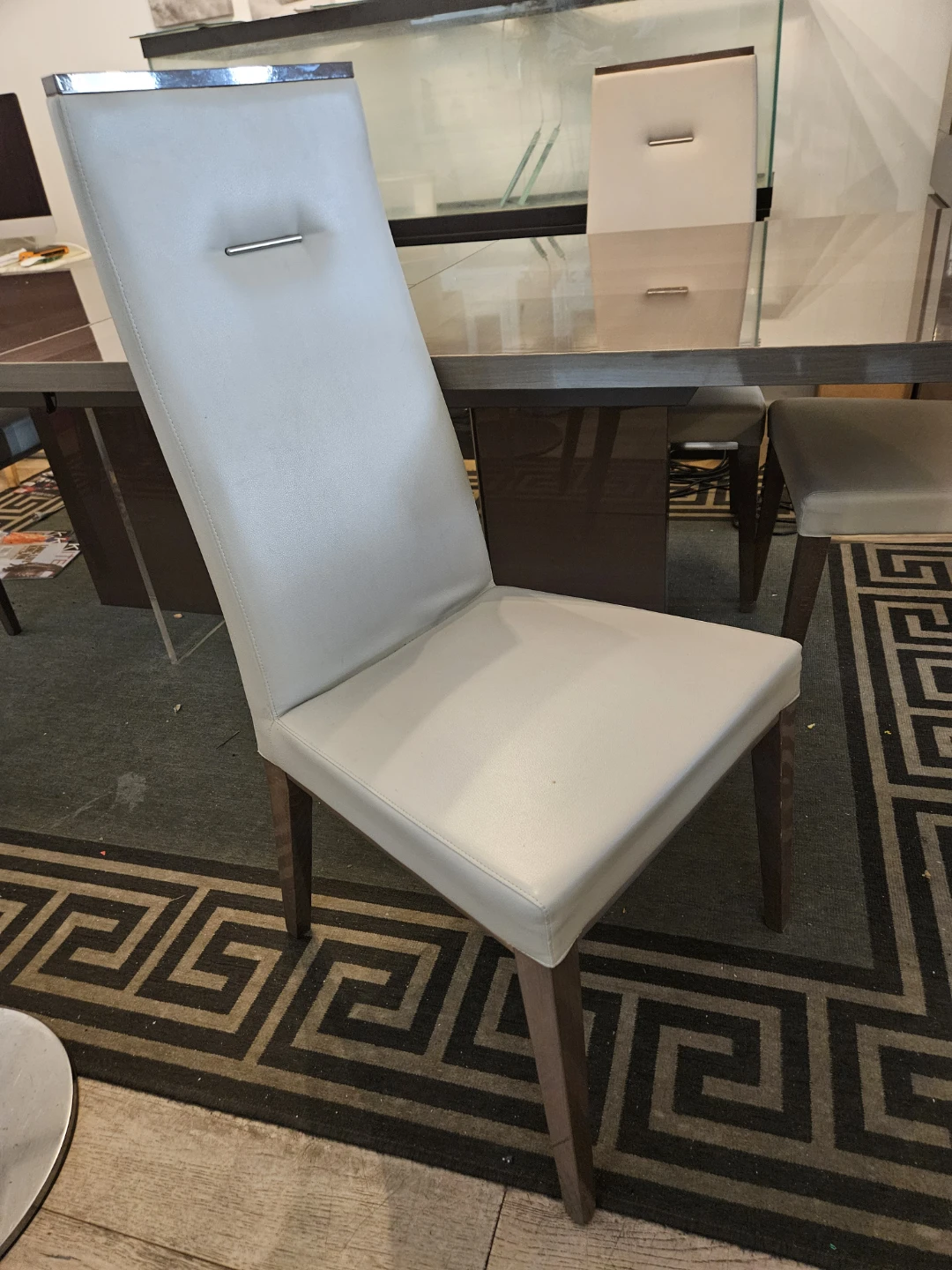 Luxury Diningroom set with Curio - photo 5