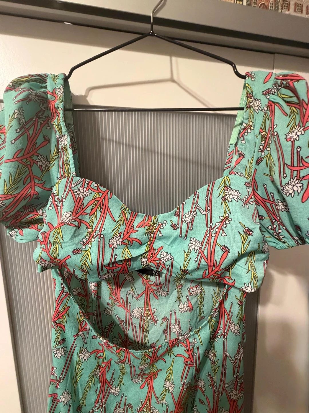 PrettyLittleThing Mint Green Floral Puff Sleeve Cut-Out Dress - photo 3