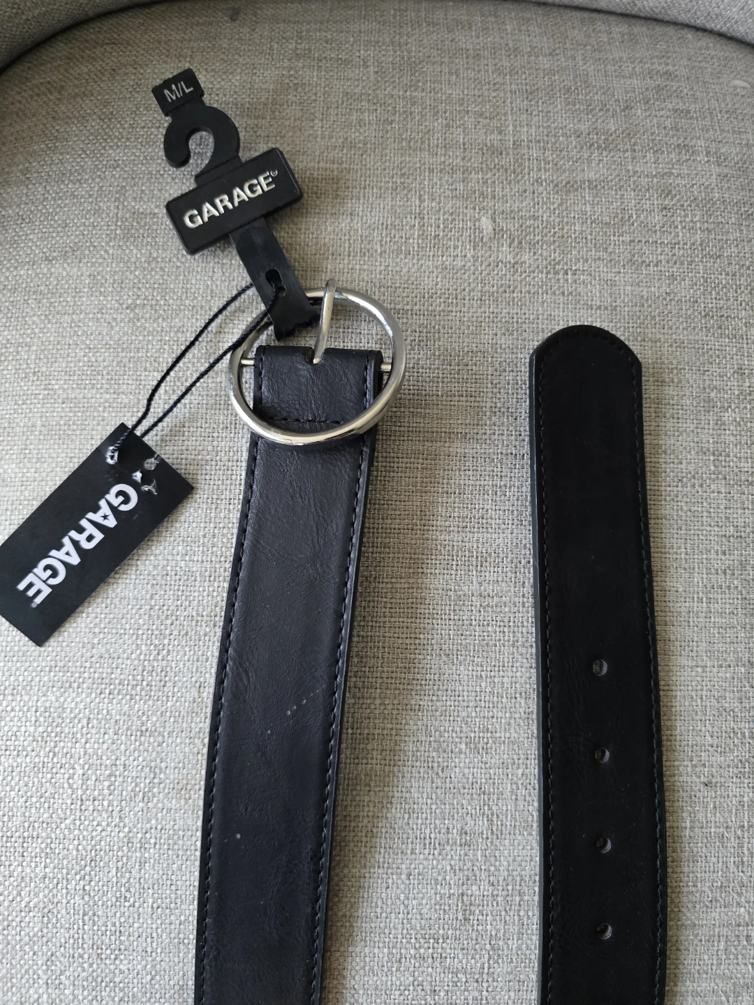 BNWT faux leather belt with silver circle buckle - photo 2