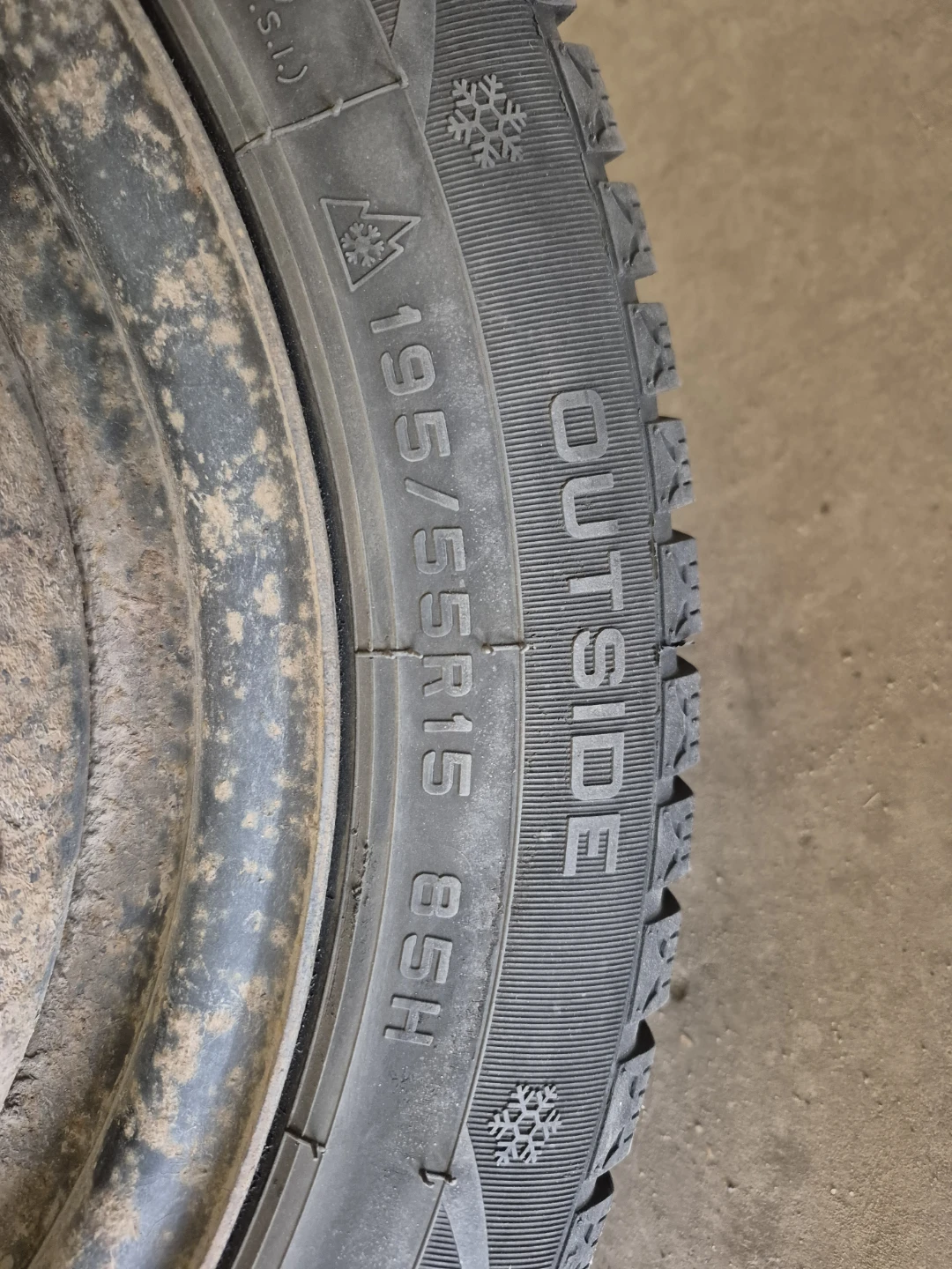 Mirage MR-W562 Studless Winter Tire 195/55R15 85H