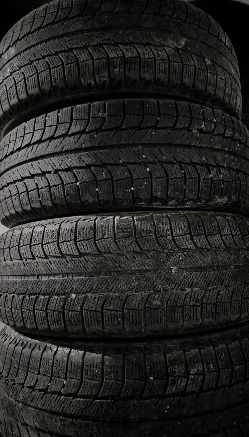 Very Good set of 4 Michelin Tires Size 235 70 R16 M+S *DEAL* - photo 2