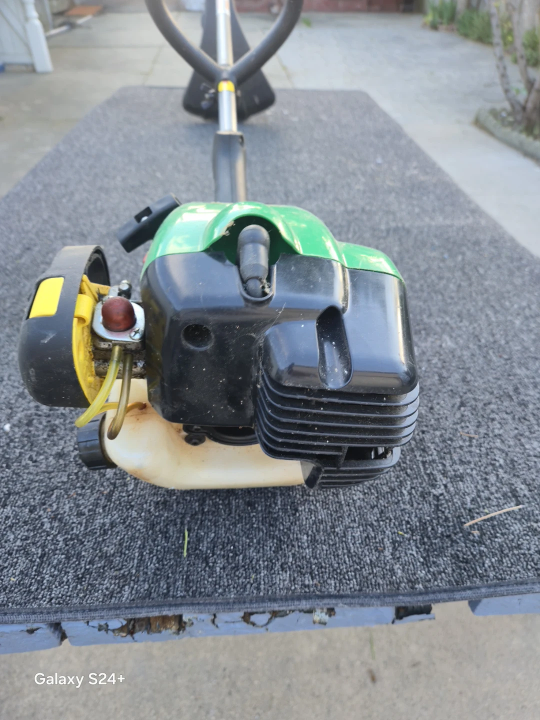 Weed Eater FeatherLite XT90 String Trimmer - photo 3