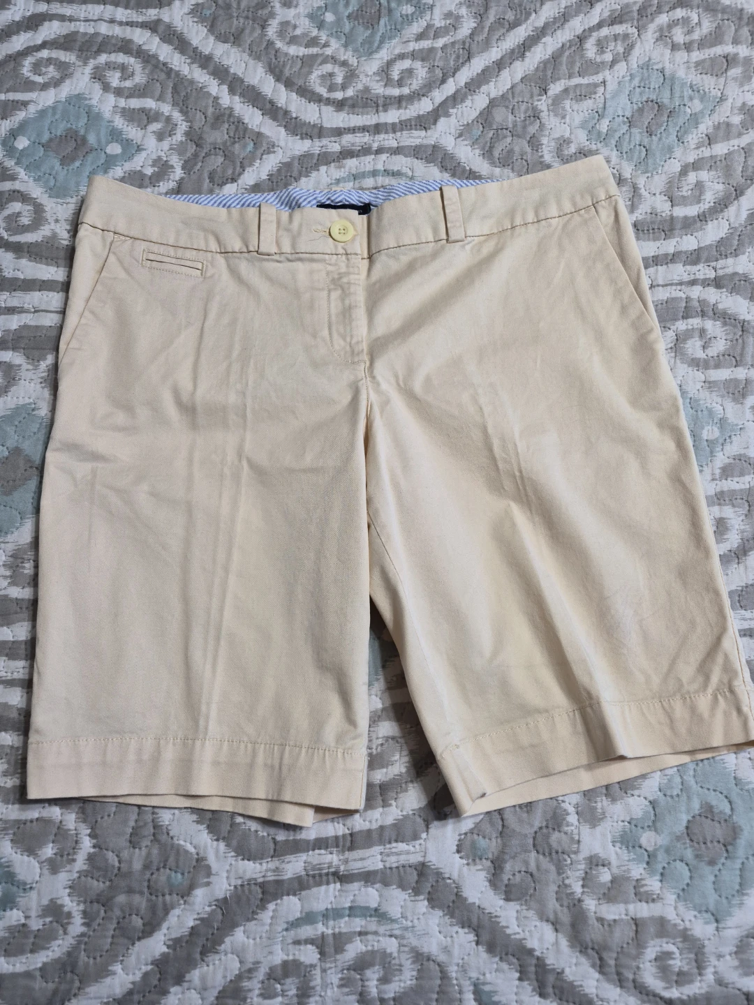 Ladies Size 12 Tommy Hilfiger Cream Shorts