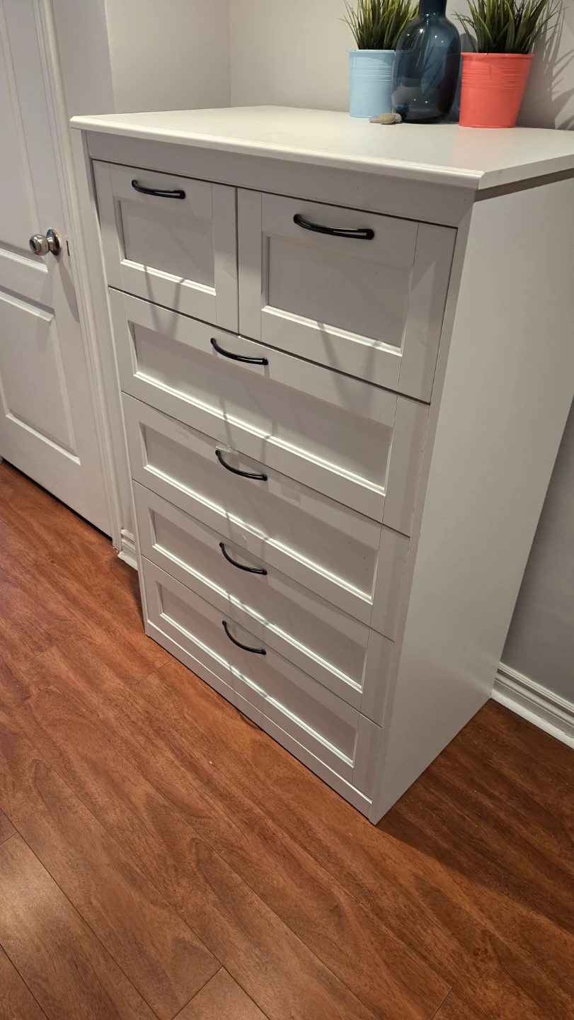 Dressers and chests of drawers- Pickup only
