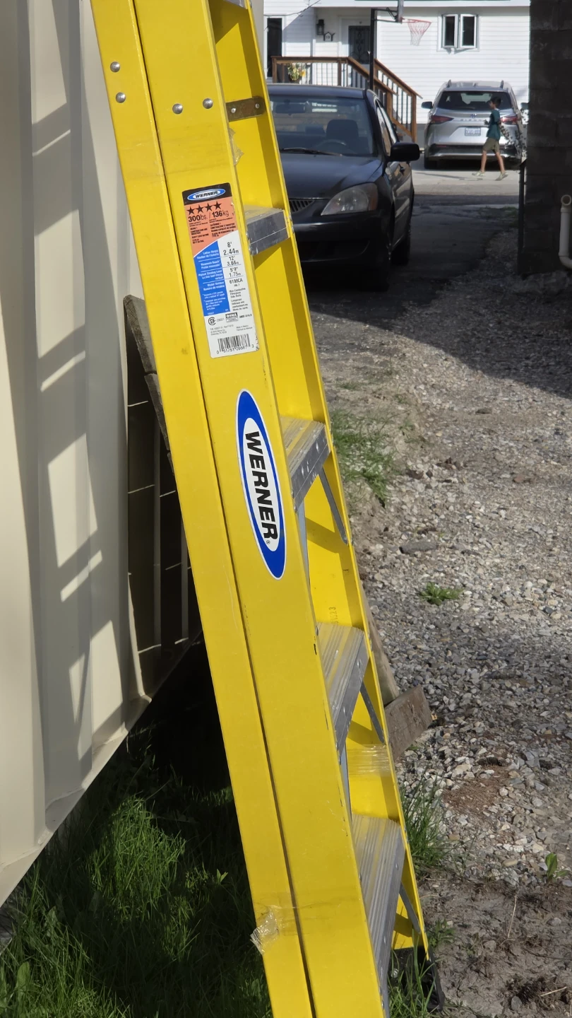 Werner 8' Fiberglass Step Ladder - photo 4