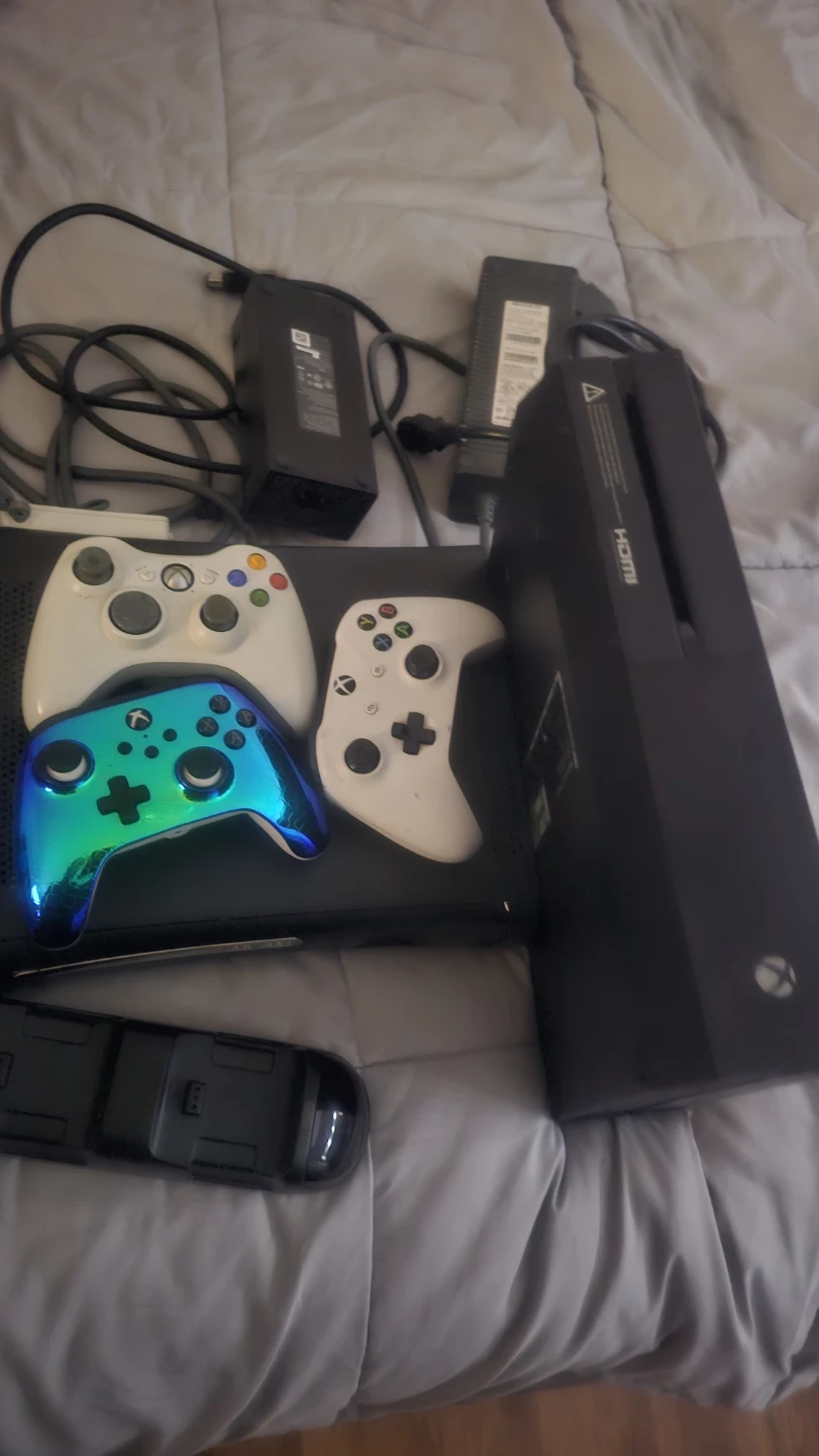 Xbox One Consoles 360 and xbox 1