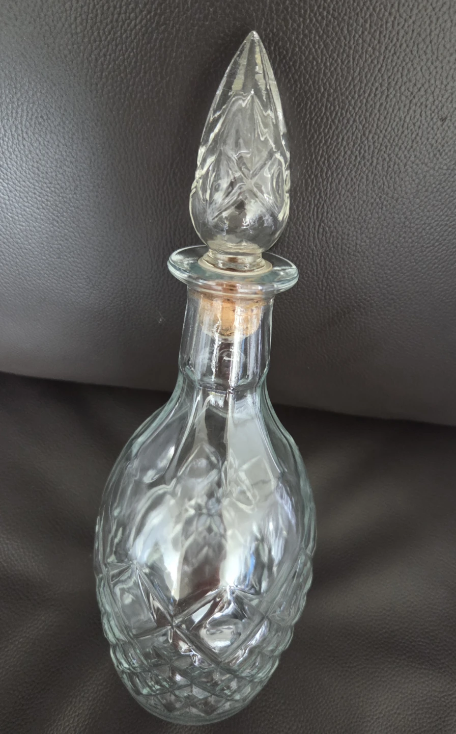 #🥕🤎FREE Glass Decanter with Stopper