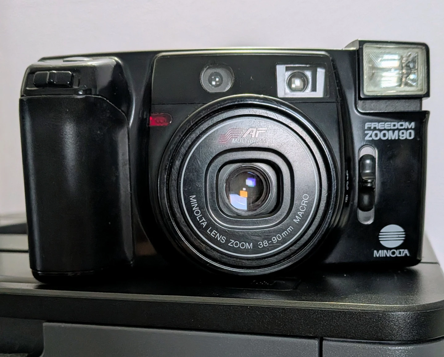 Minolta Freedom Zoom 90 Camera