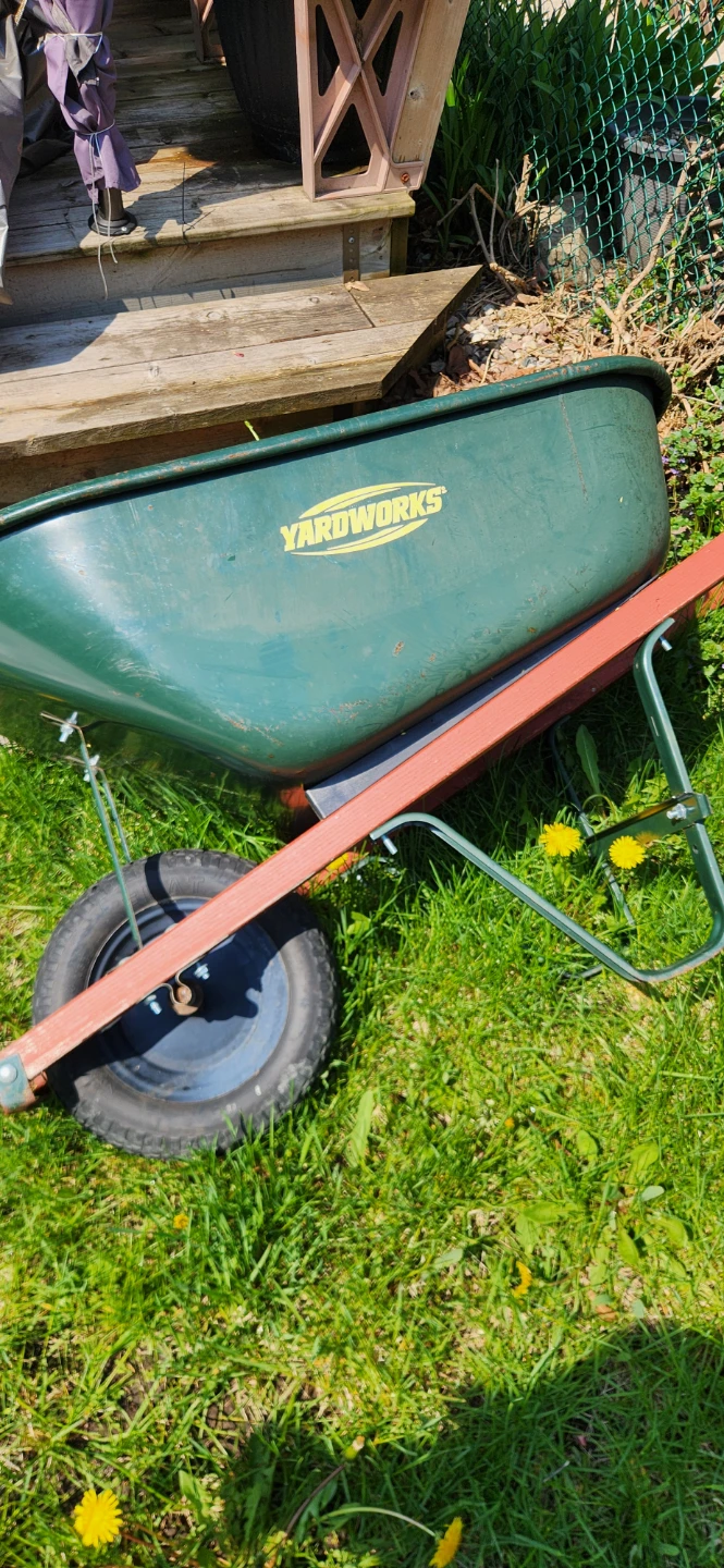 Yardworks Wheelbarrow - photo 2
