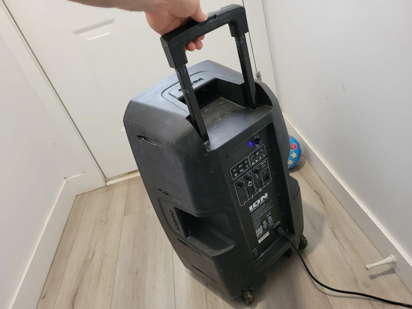 "ION PA Apex Bluetooth Speaker - Parts/Repair - Powers On" - photo 2