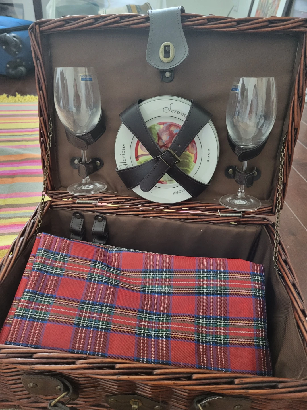 Wicker Picnic Basket with 2 Wine Glasses and Plates - photo 2