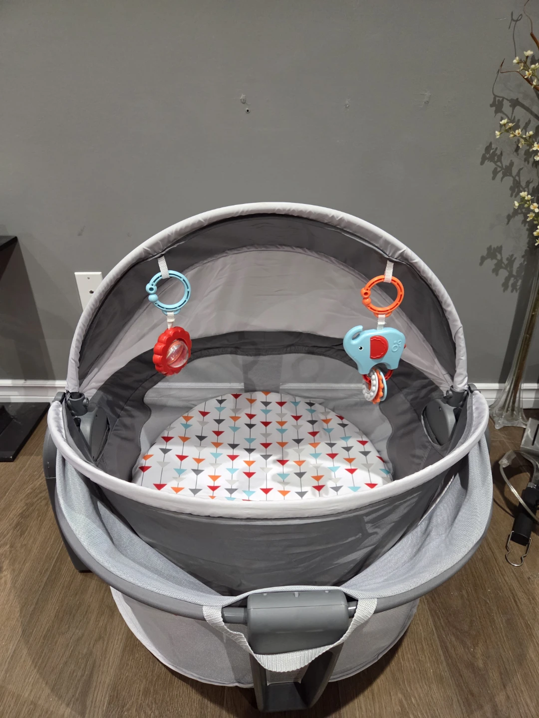 Fisher-Price Portable Bassinet On-The-Go Baby Dome