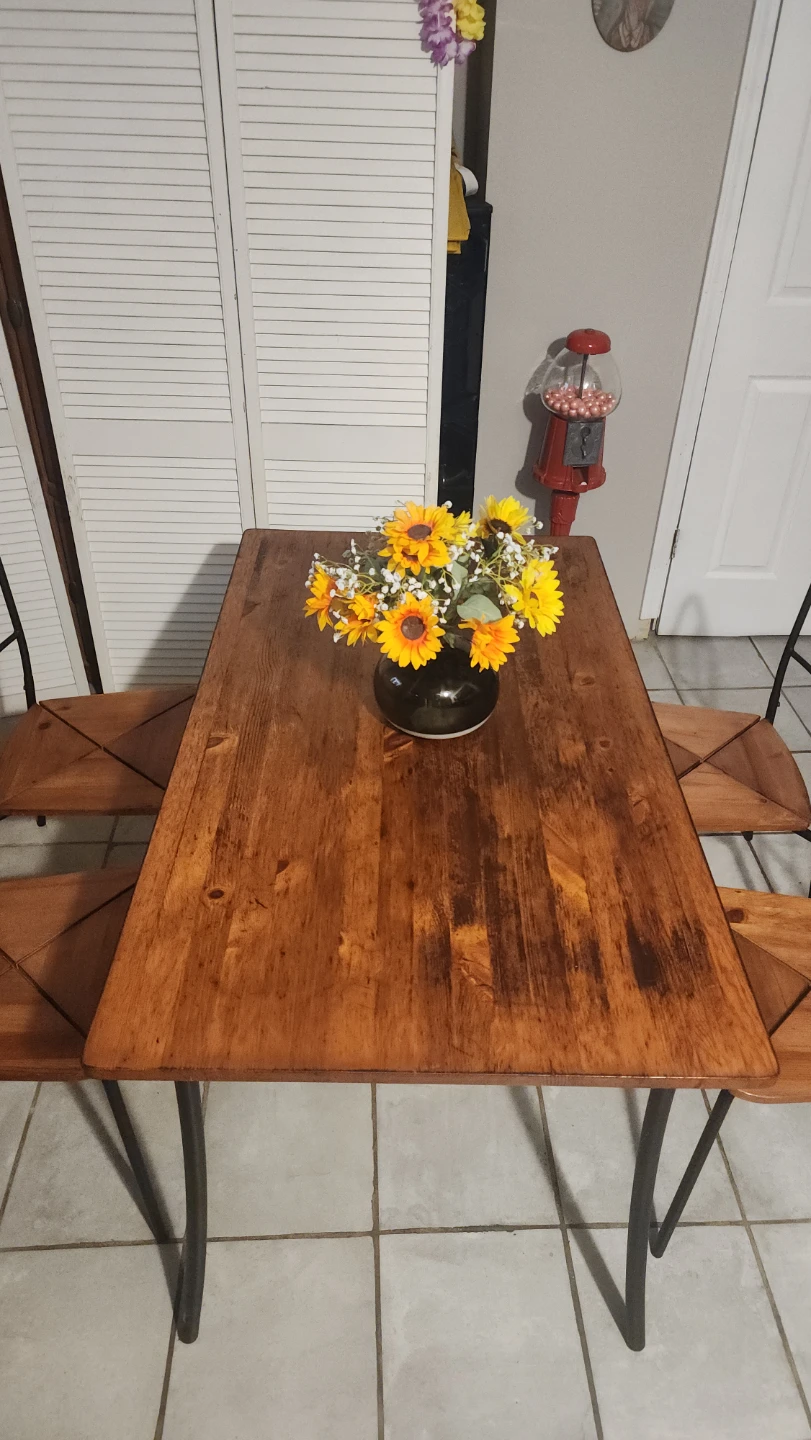 Table with 4 Chairs