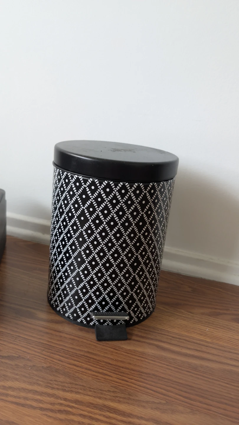 Black and White Geometric Pattern Pedal Trash Can - photo 2