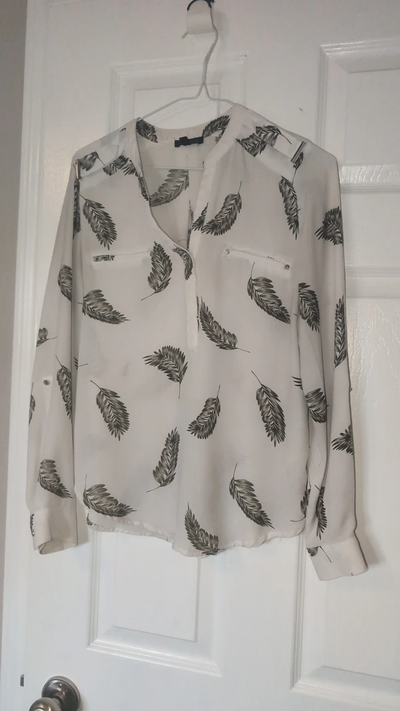 Dynamite White Feather Print Blouse