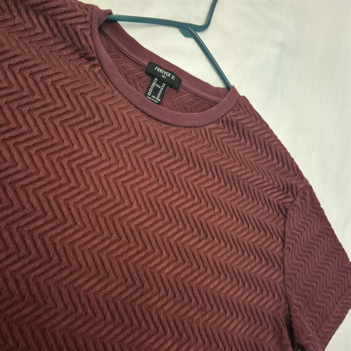 Forever 21 Men's Burgundy Textured T-Shirt Size Medium - photo 2