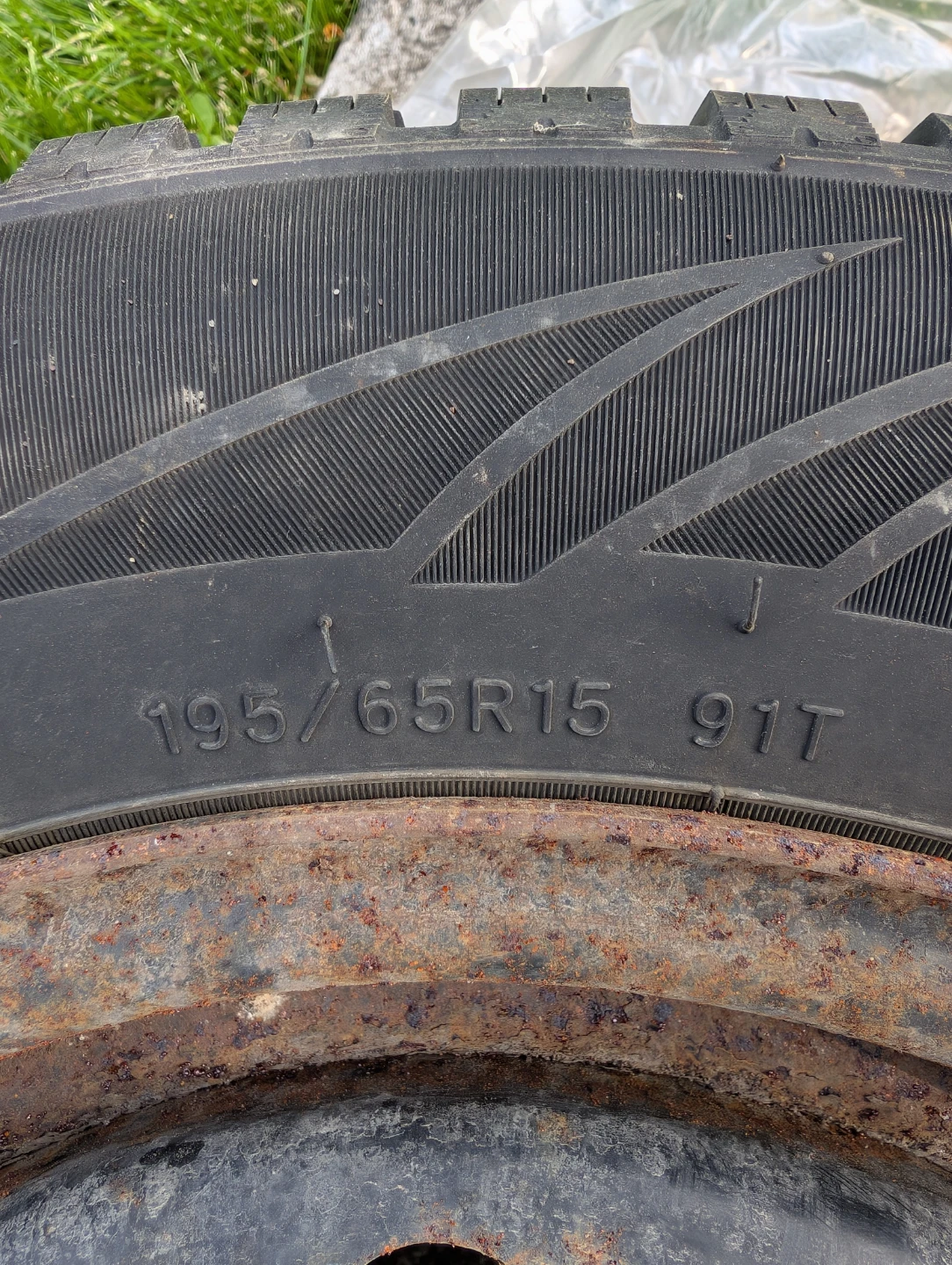 4 x 195/65R15 Winter Tires with Rims - photo 5