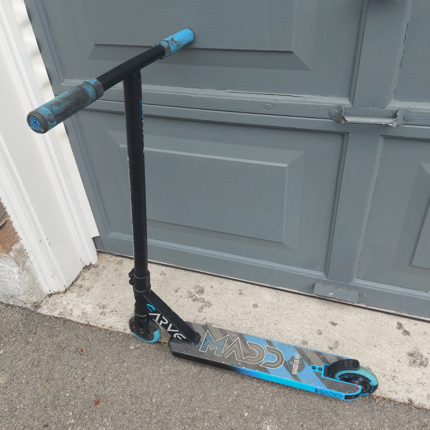 MADD GEAR Pro Scooter