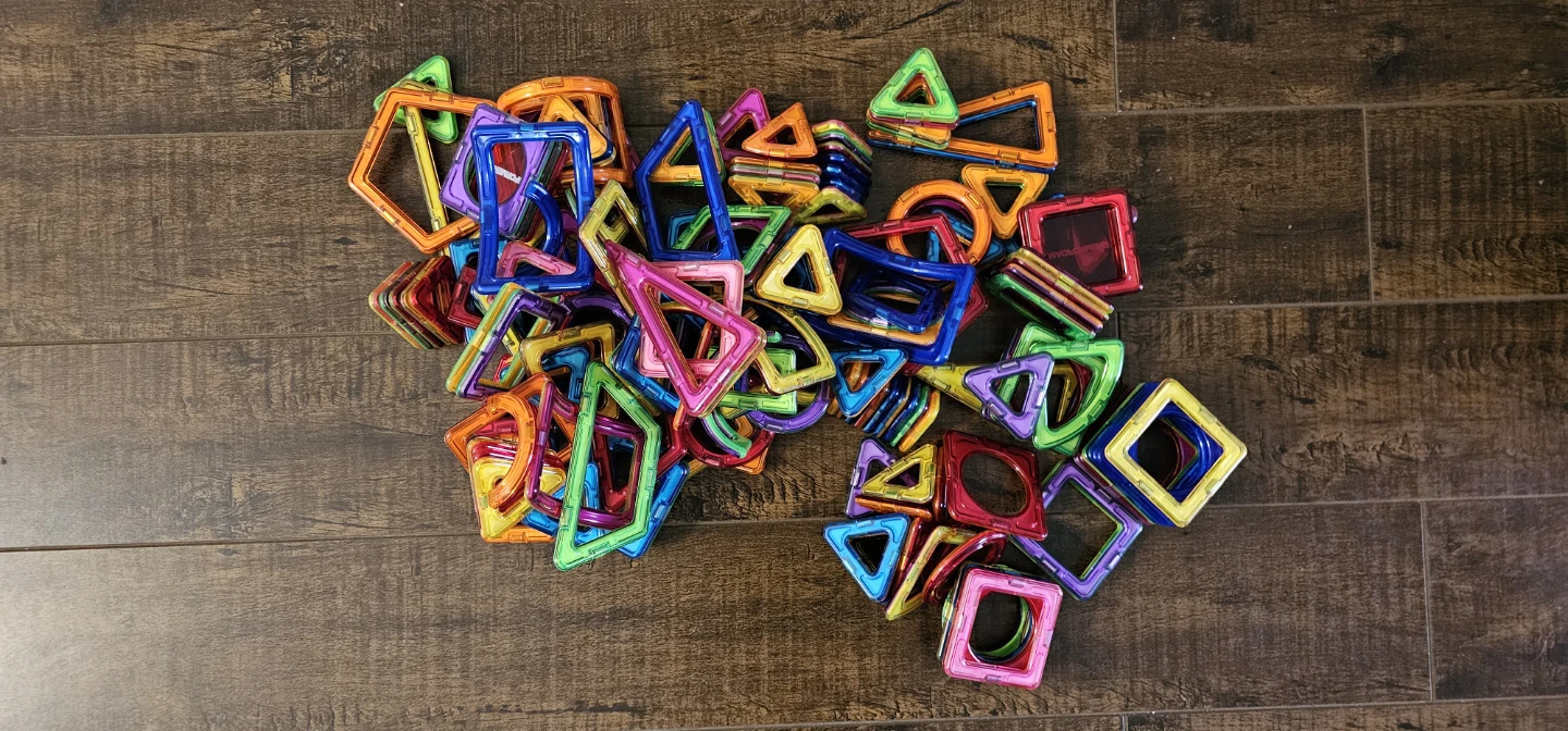 Magnetic Building more than 170 Tiles Set