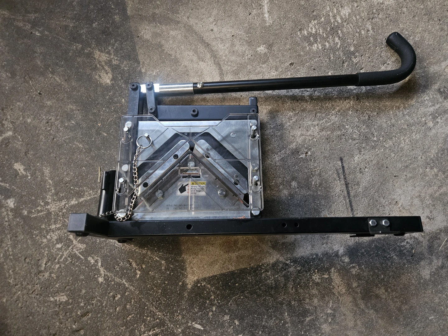 This is a heavy-duty portable cardboard edge protector cutter.