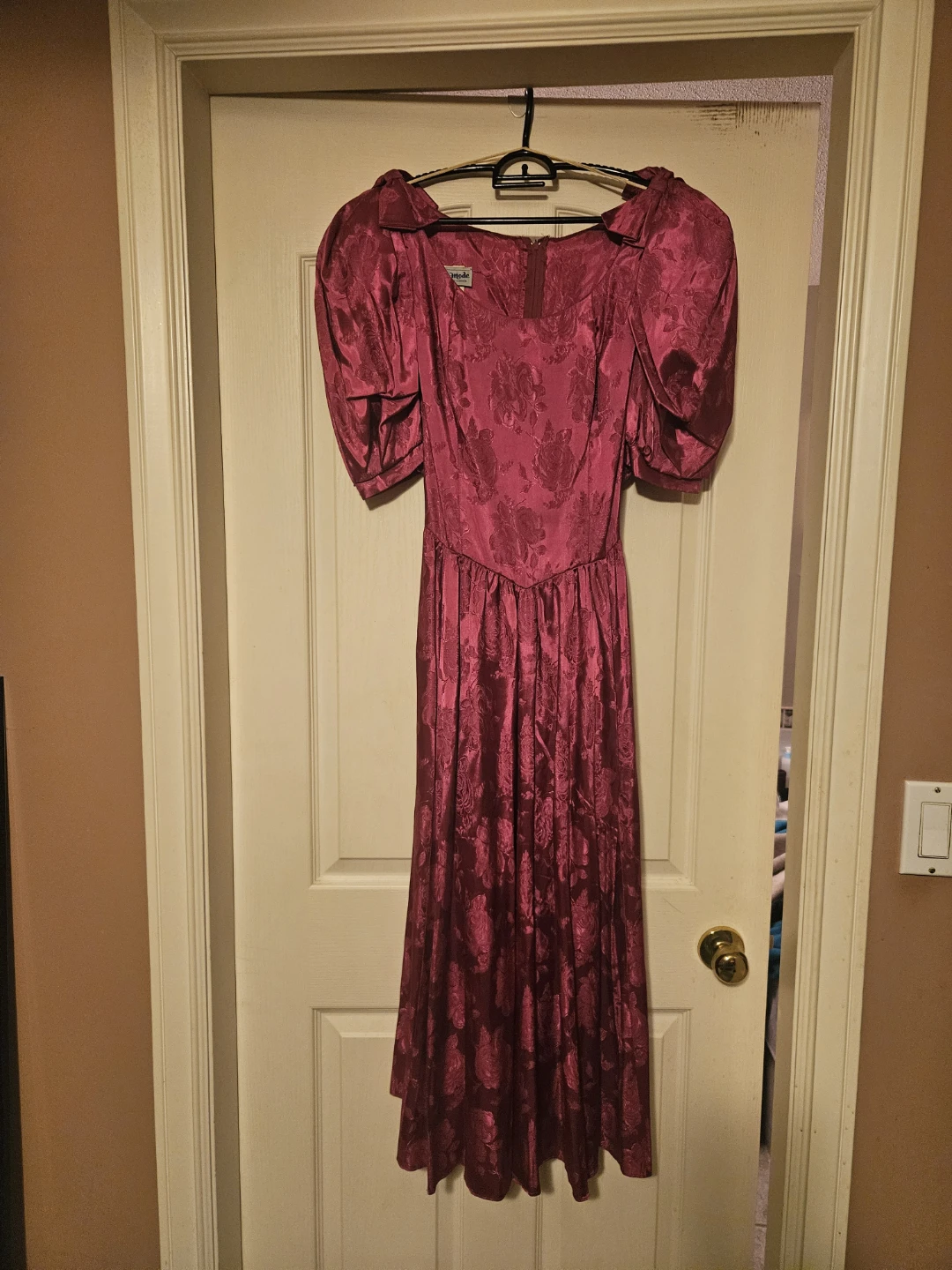 Vintage Fuchsia Floral Jacquard Dress with Puff Sleeves