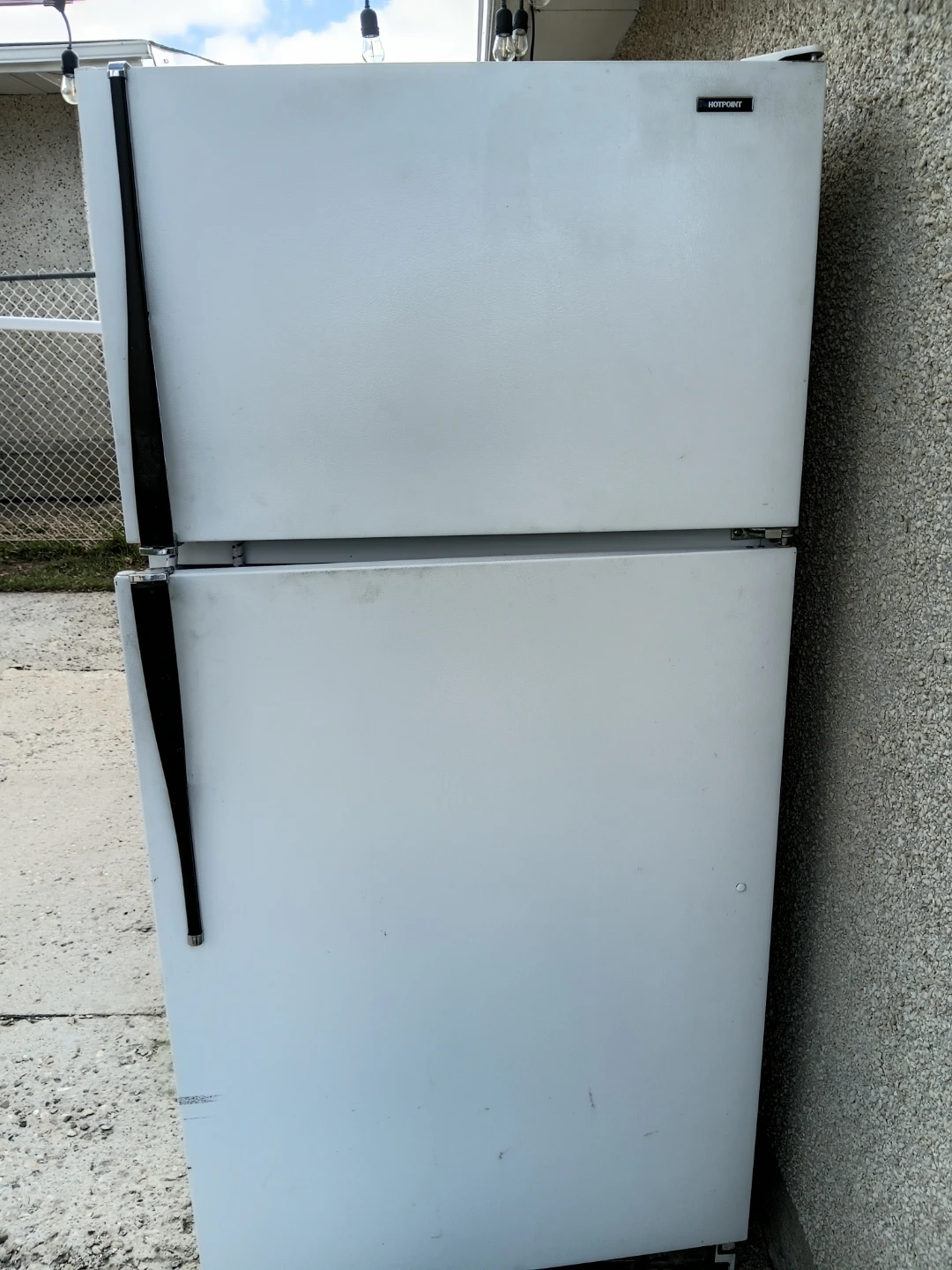 White Top Freezer Refrigerator works great