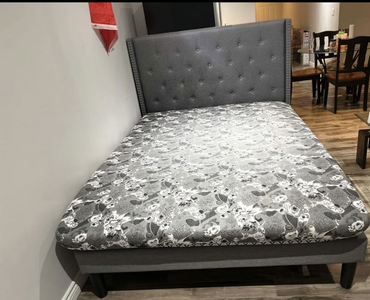 Queen size bed with mattress - photo 3