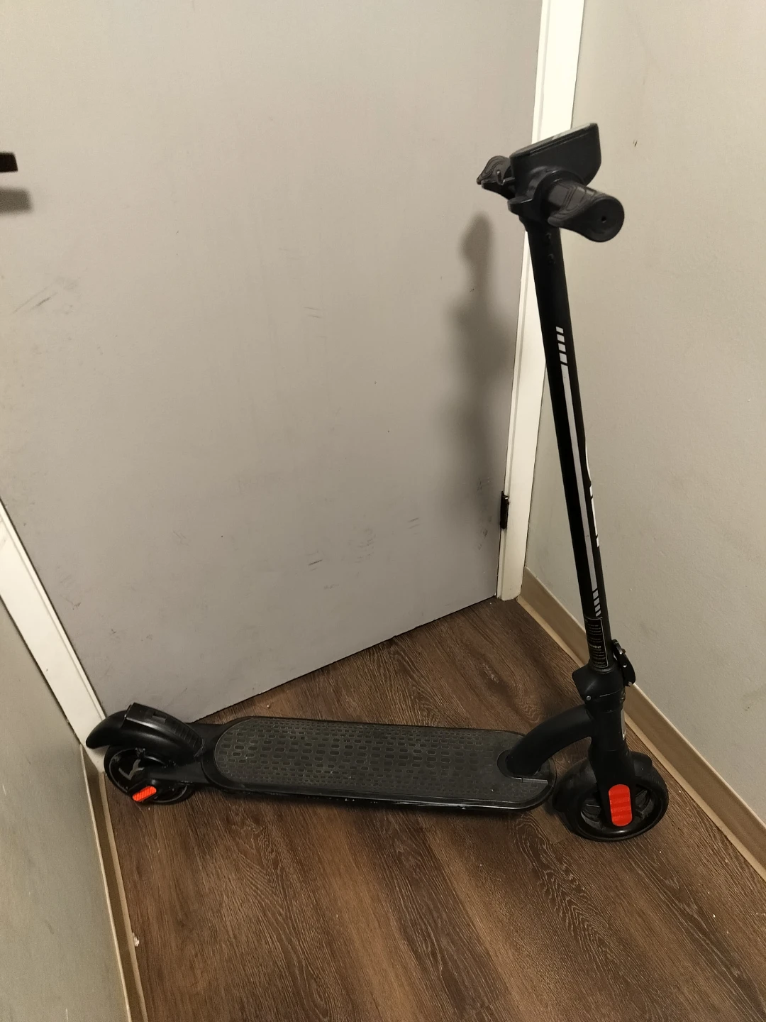 IZIP Electric Scooter. Comes with a charger - photo 4