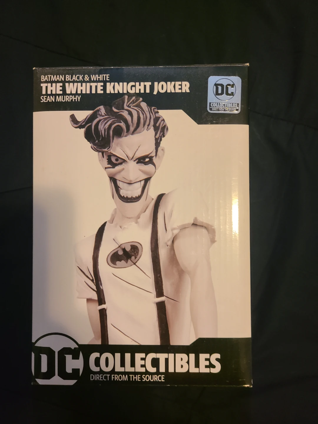 Batman Black & White: The White Knight Joker Statue - photo 2