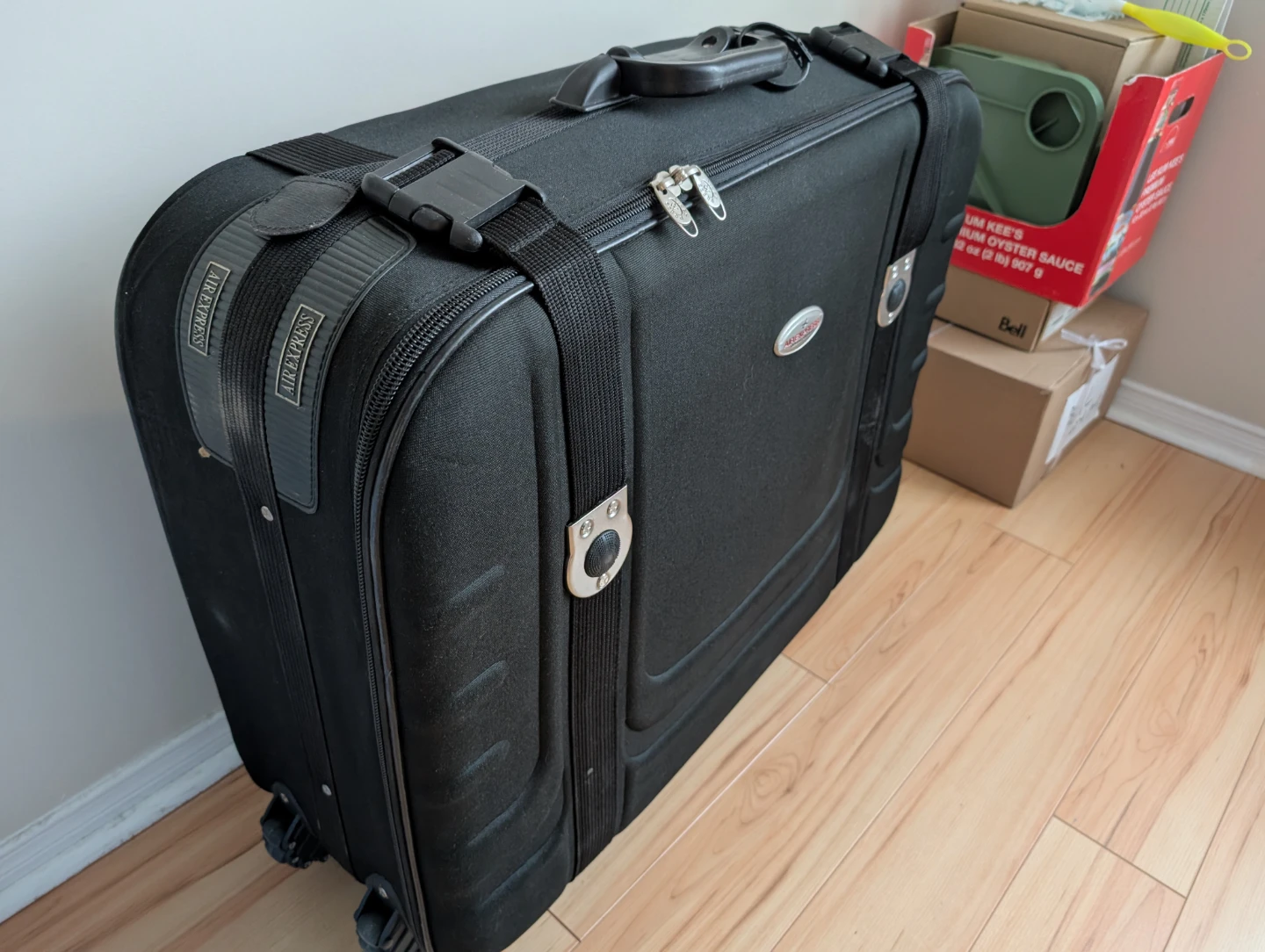 Air Express Black Rolling Suitcase - photo 2