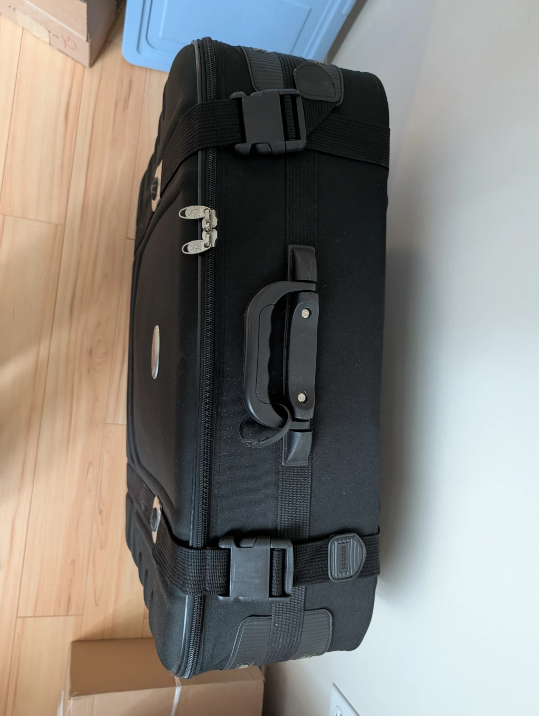 Air Express Black Rolling Suitcase - photo 3