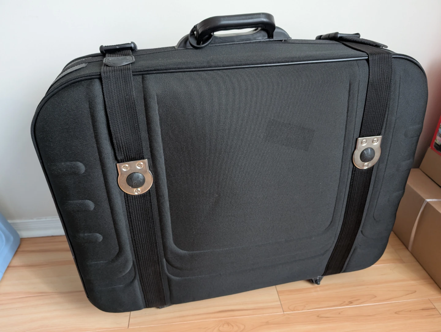 Air Express Black Rolling Suitcase - photo 4