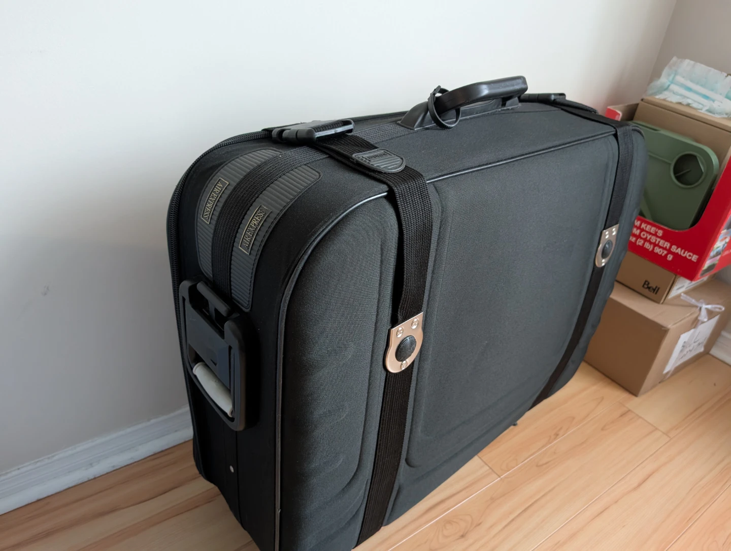 Air Express Black Rolling Suitcase - photo 5