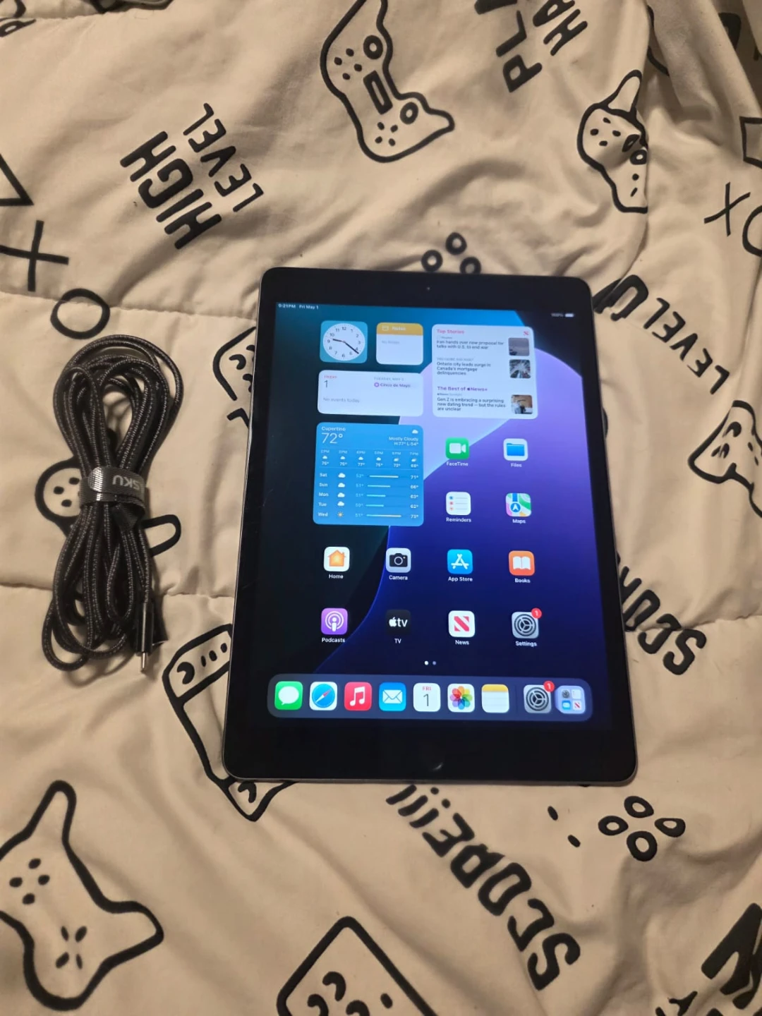 Apple iPad (9th Gen) 64GB  Space Grey 95% battery like new