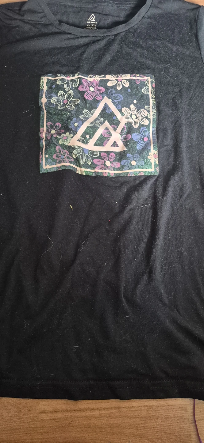Ripzone Black T-Shirt with Floral Mountain Graphic XL/TG