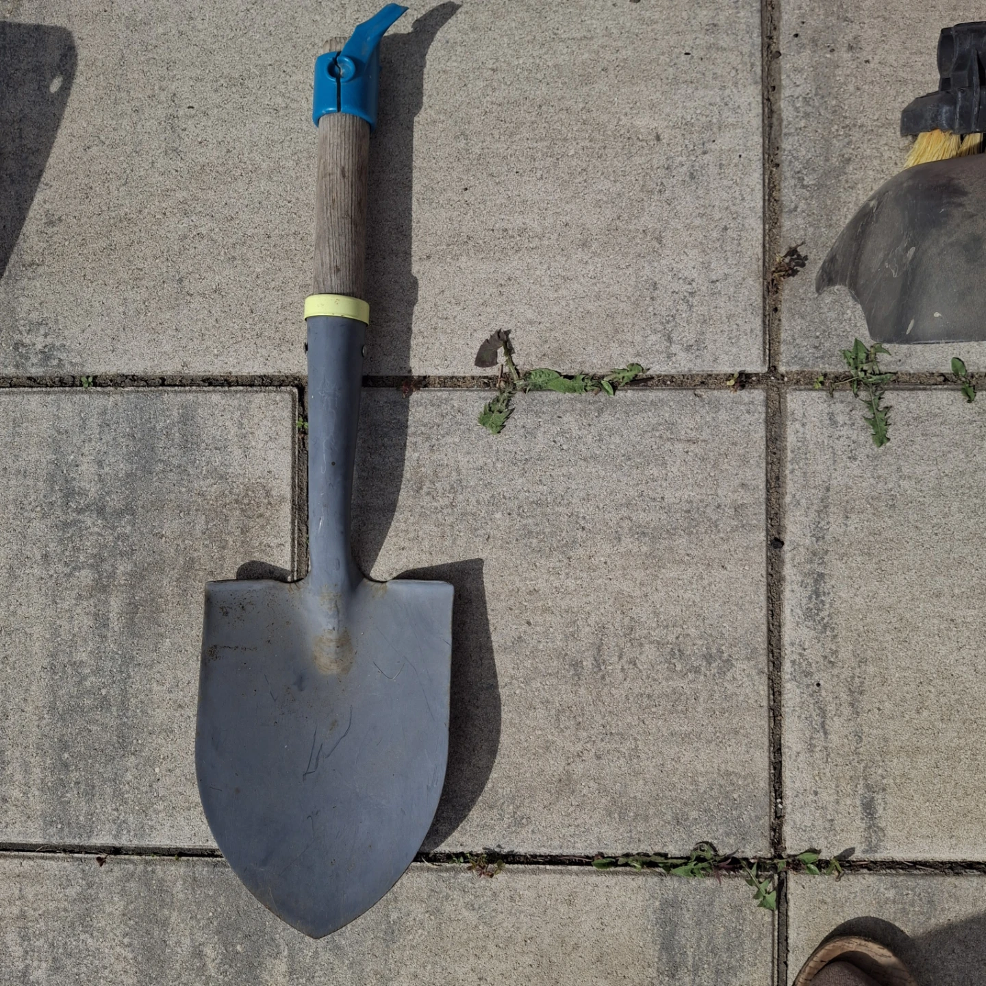 Small garden Shovel with Wooden Handle