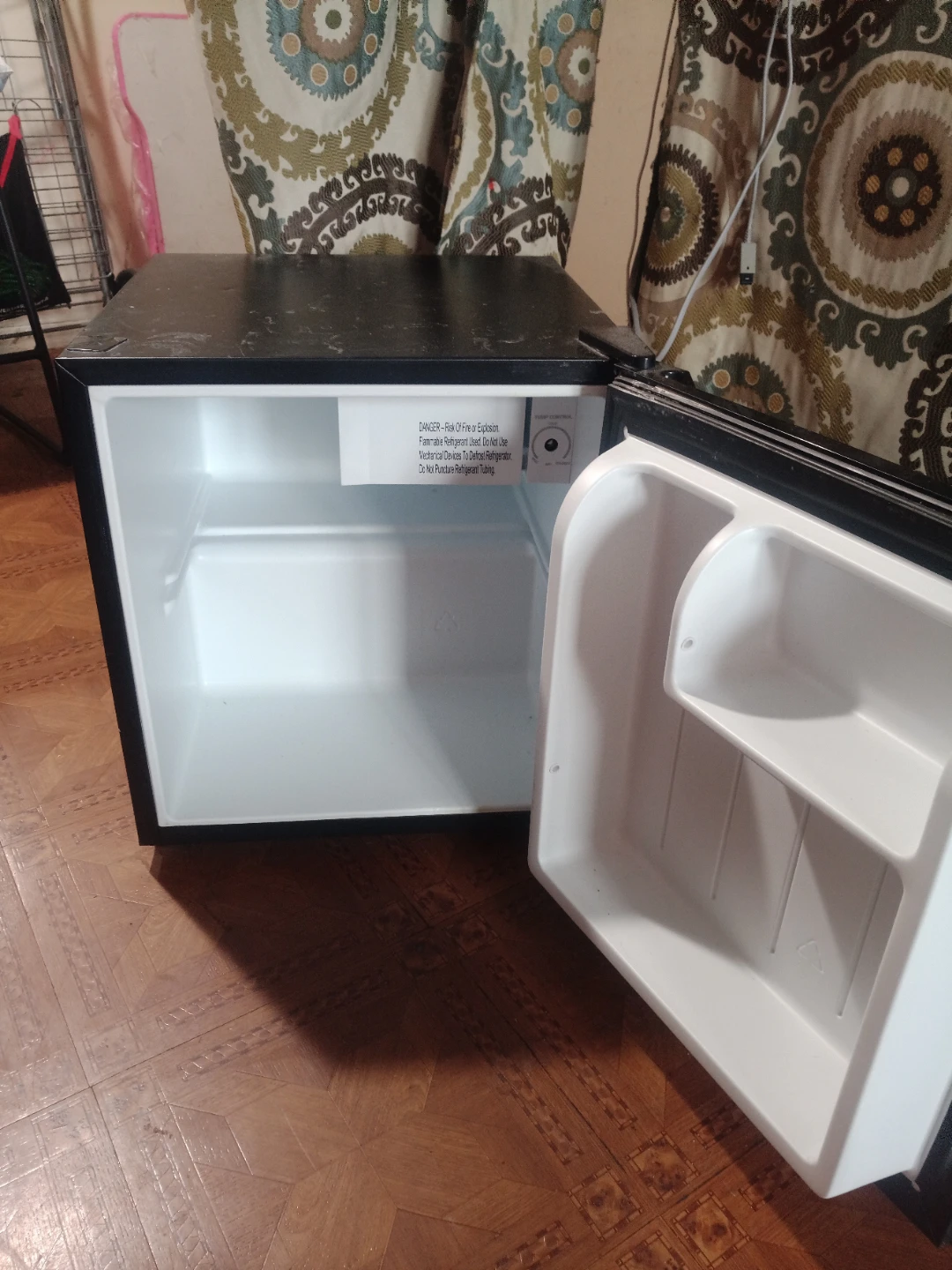 Galanz GL17BK Household Refrigerator - photo 3