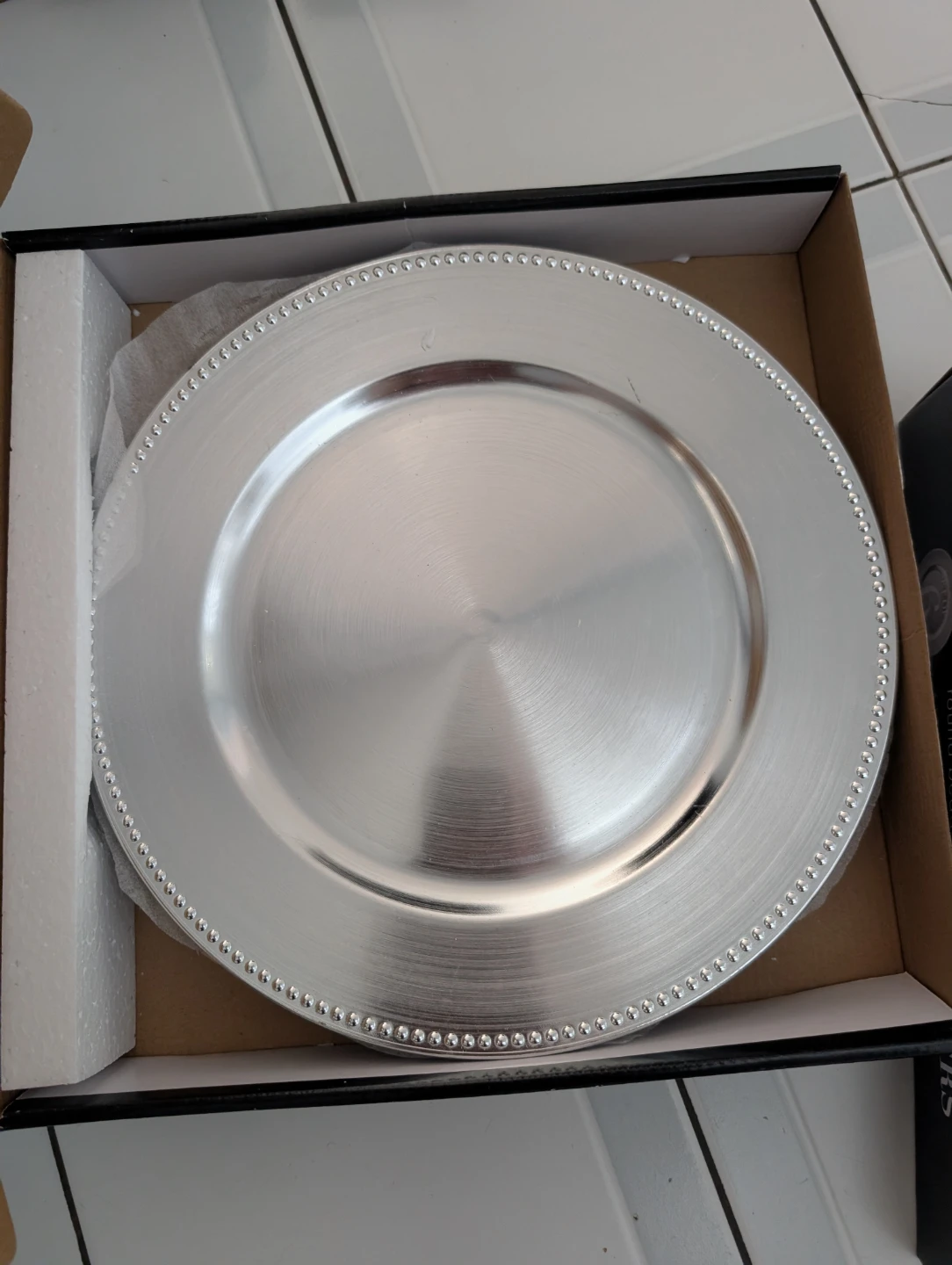 Set of 12 Round Silver Beaded Charger Plates - photo 3