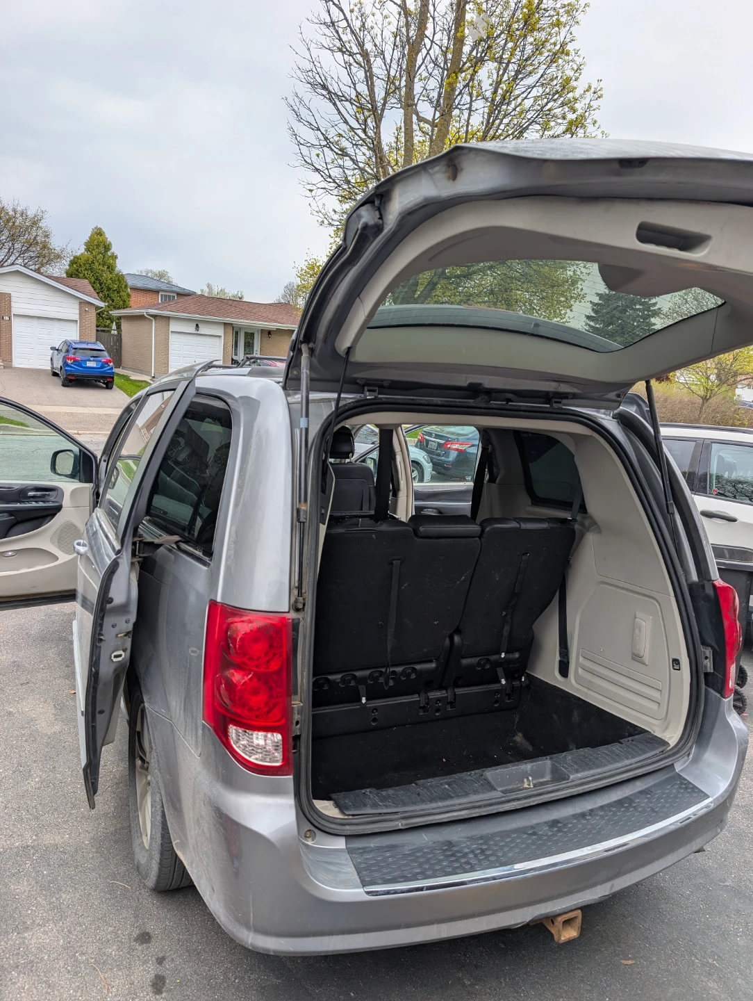 Dodge Grand Caravan Van - photo 2