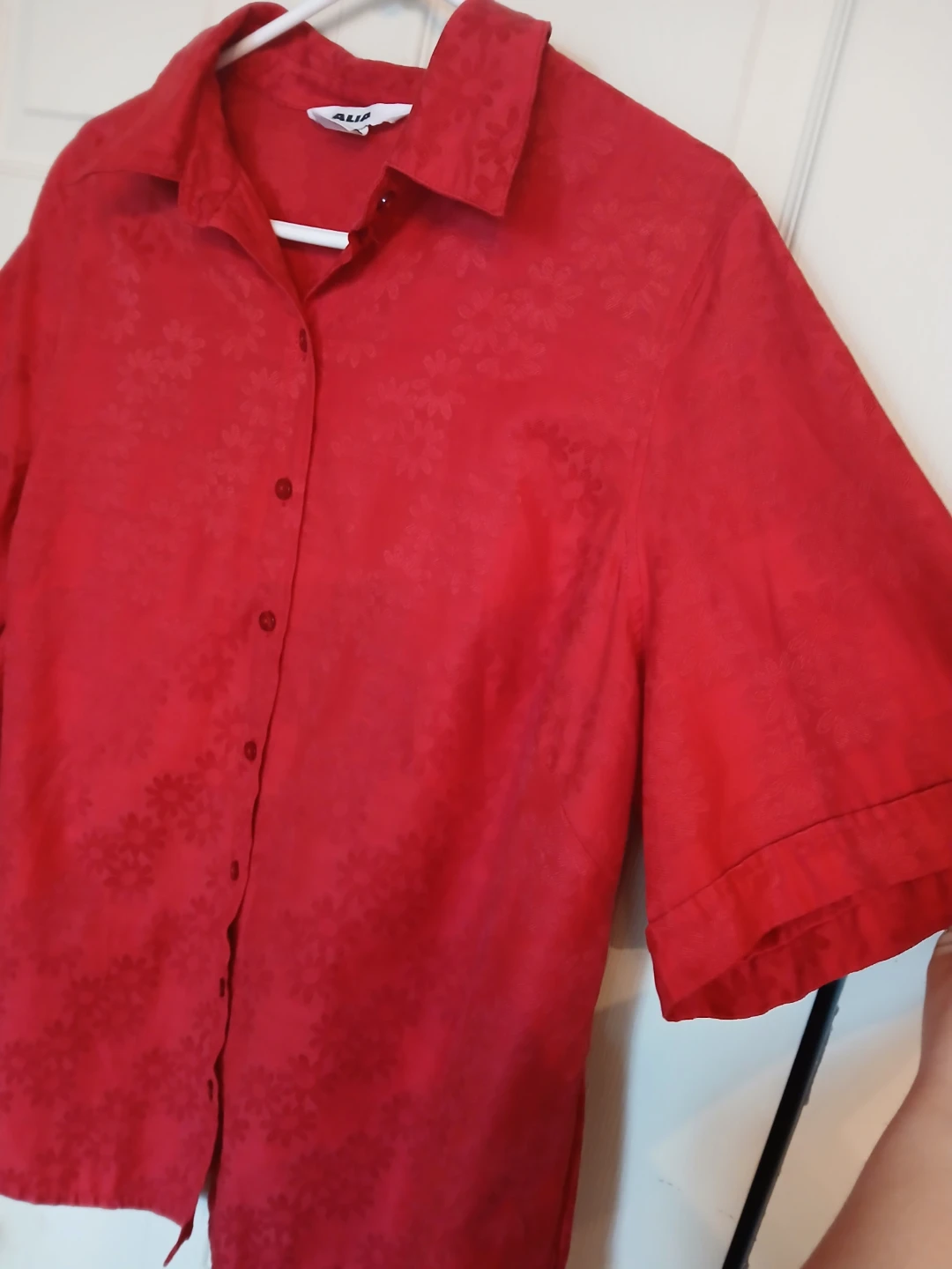 Alia red short sleeve button up with floral, size 20W - photo 5