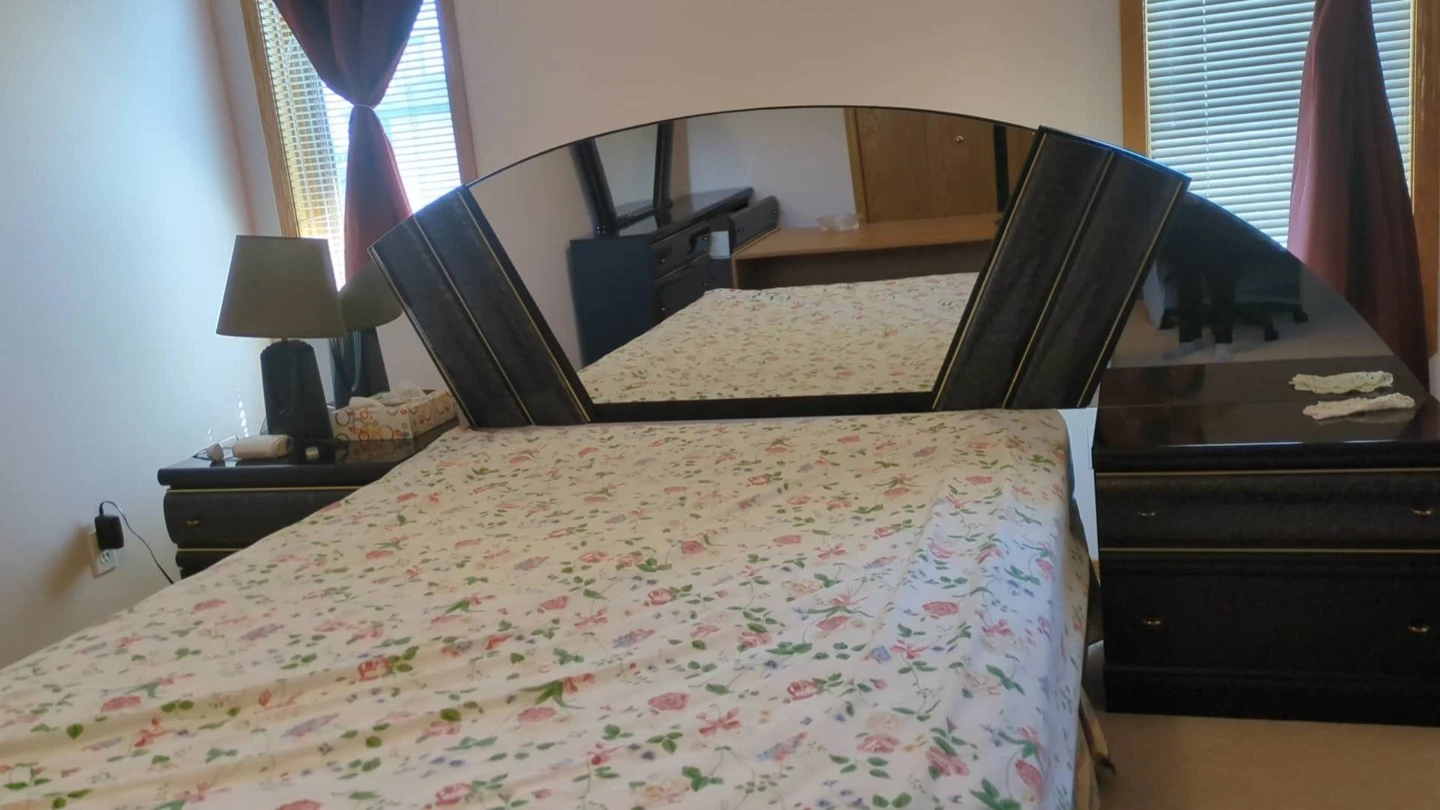 Headboard with nightstands & Dresser with Mirror (until May26) - photo 2