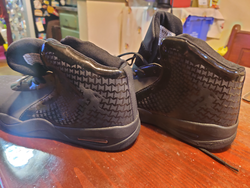 Black Basketball Shoes Size 10 - photo 2