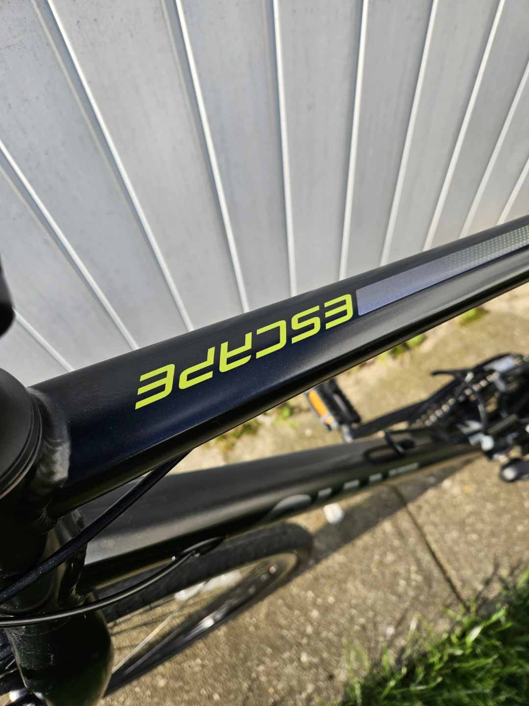 Giant Escape Hybrid Bike - photo 2