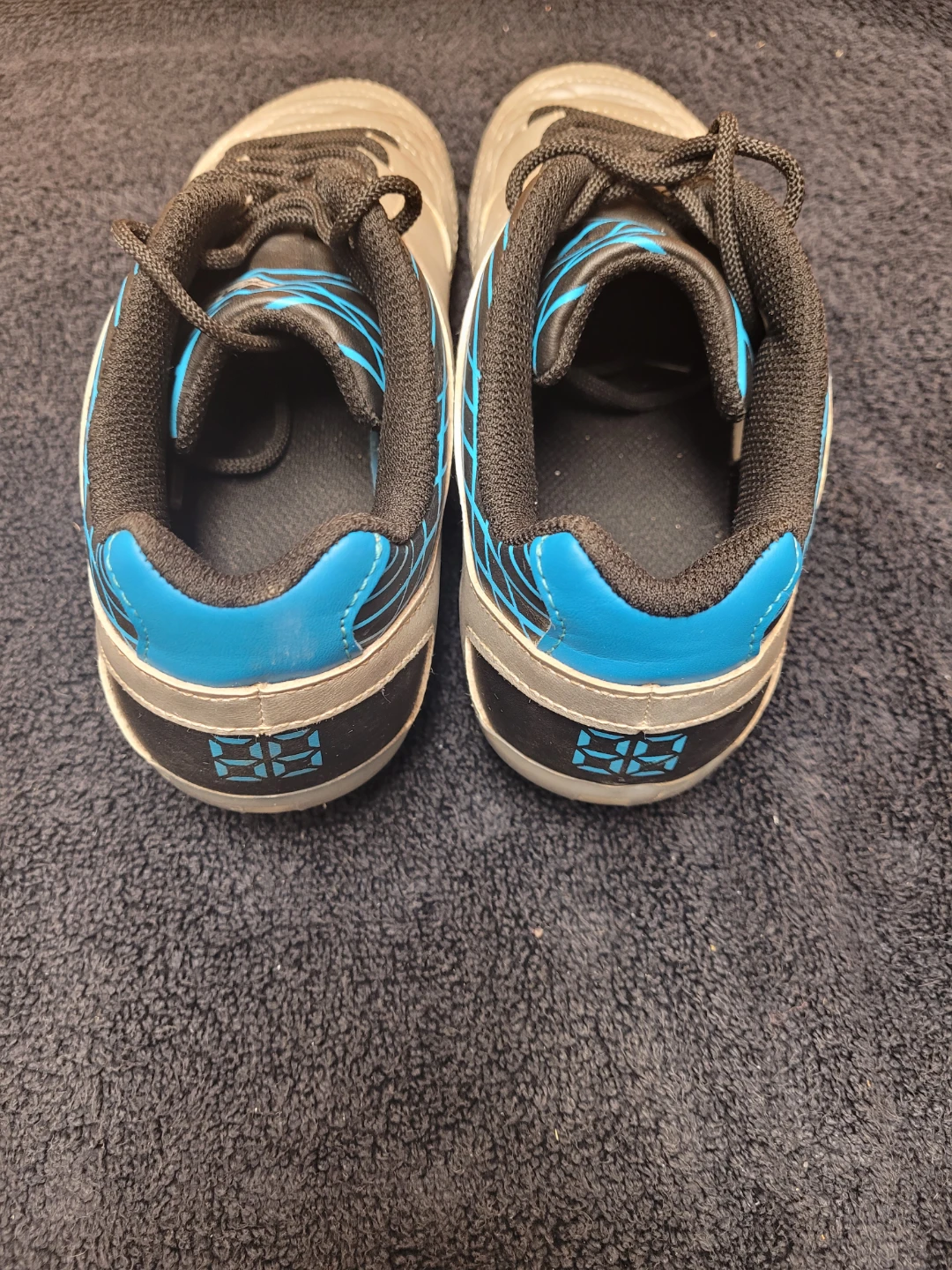 Umbro Soccer Cleats Size 6 - photo 2