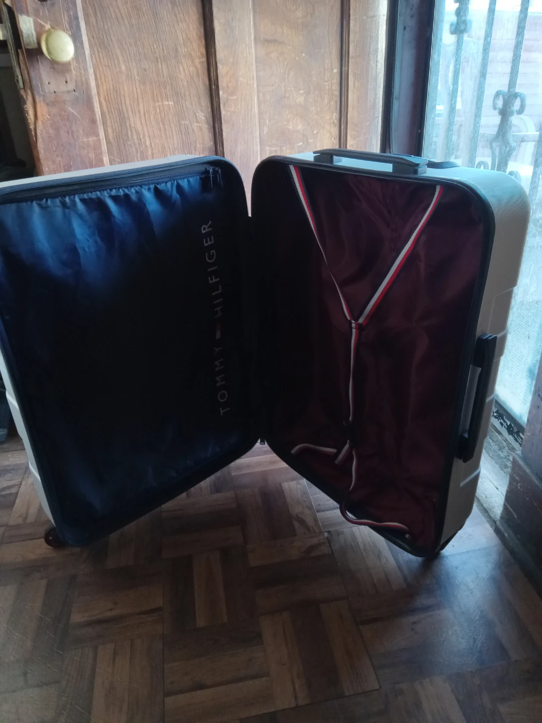 Tommy Hilfiger Hardside Spinner Luggage - photo 3