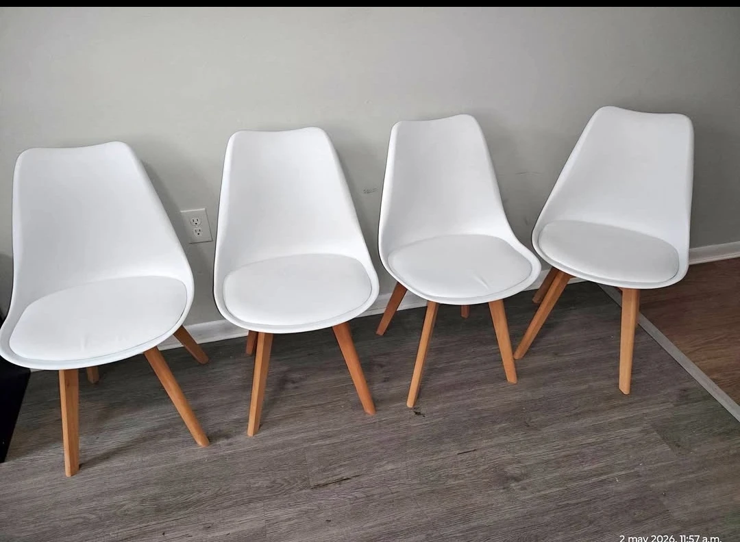 Set of 4 White Dining Chairs with Wood Legs