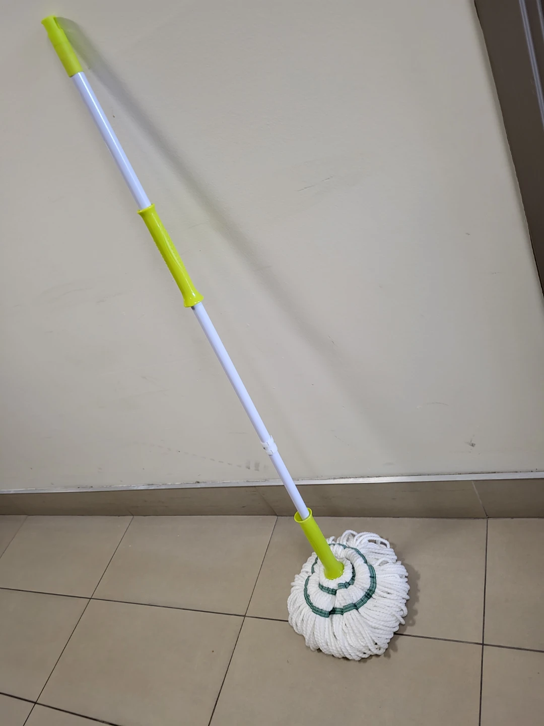 Easy-Wring Twist Mop New - photo 2