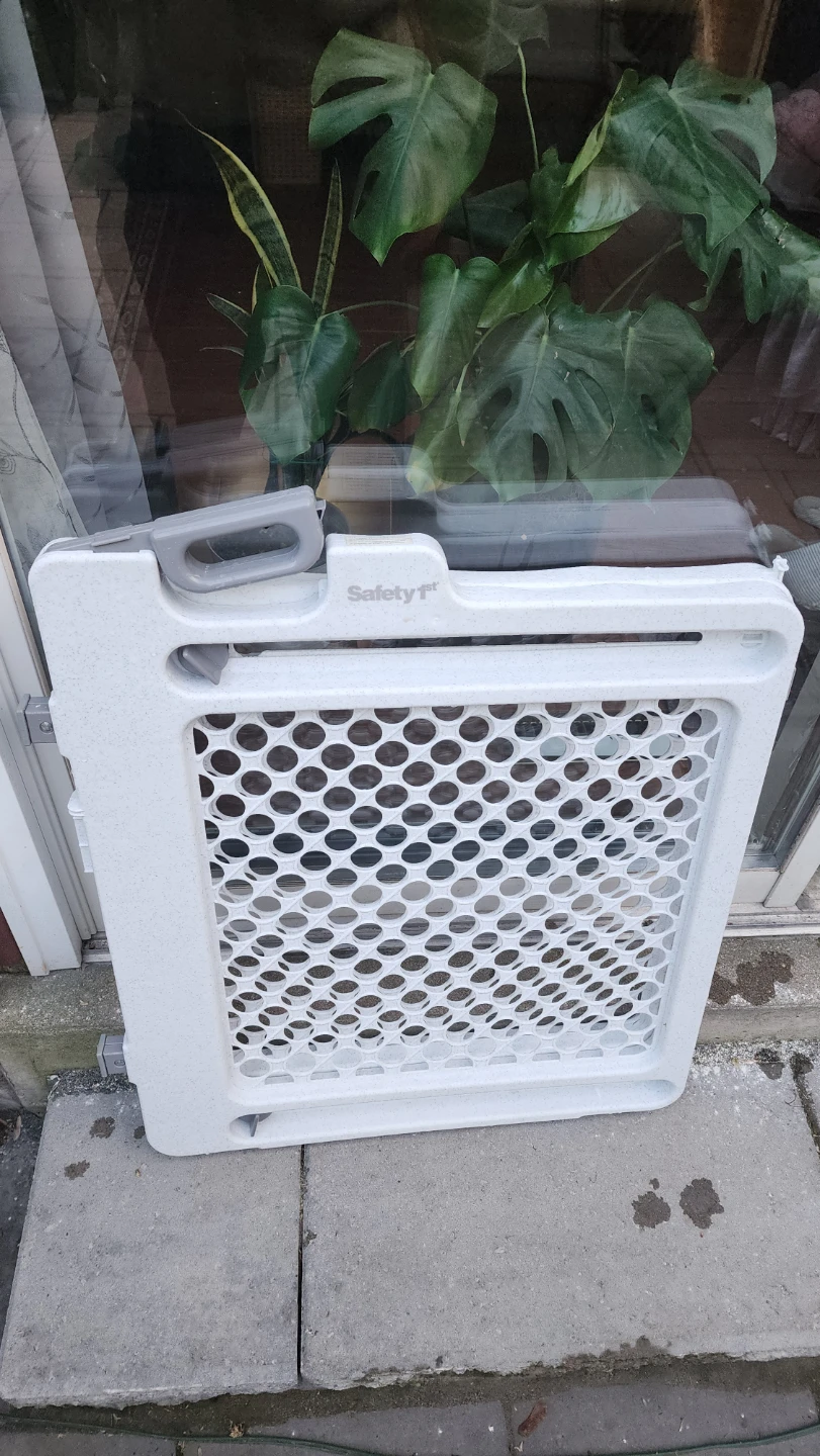 Safety 1st Baby Gate